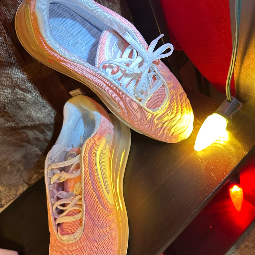 Stylish Pink Women's Sneakers 7.5 Air Max 720
